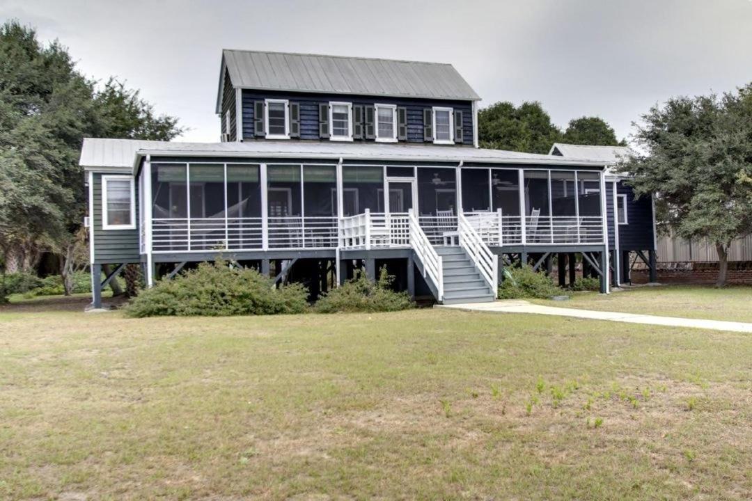 1111 Middle Street by AvantStay Charming Historic Cottage Featured in Dear John Movie Beach Access