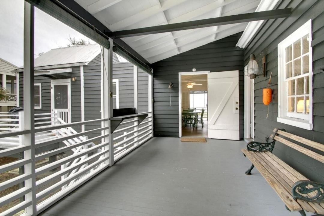 1111 Middle Street by AvantStay Charming Historic Cottage Featured in Dear John Movie Beach Access