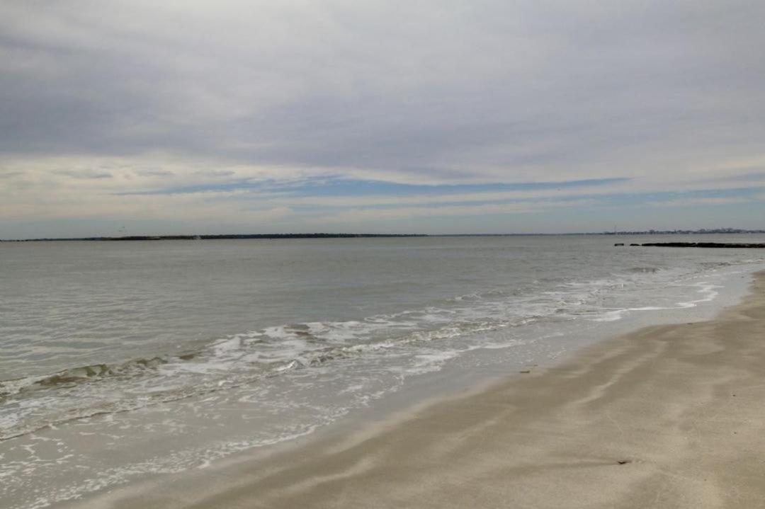 1111 Middle Street by AvantStay Charming Historic Cottage Featured in Dear John Movie Beach Access