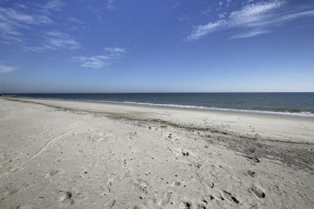 102 E Port O Call by AvantStay Beachfront Ocean Views Communal Pool