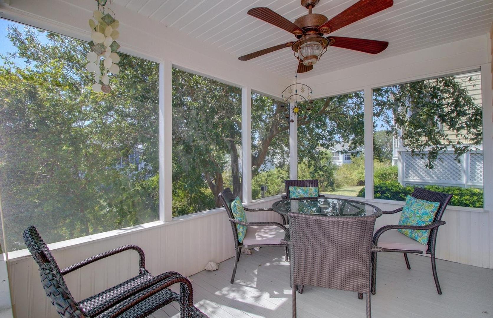 72 Pelican Bay AvantStay Community Pool Decks