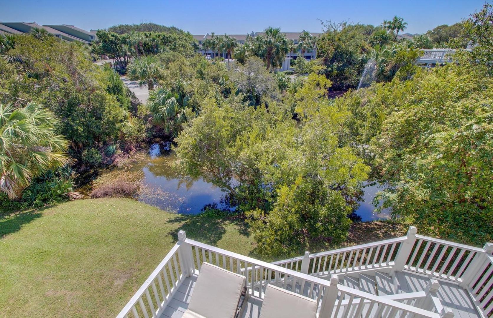 72 Pelican Bay AvantStay Community Pool Decks