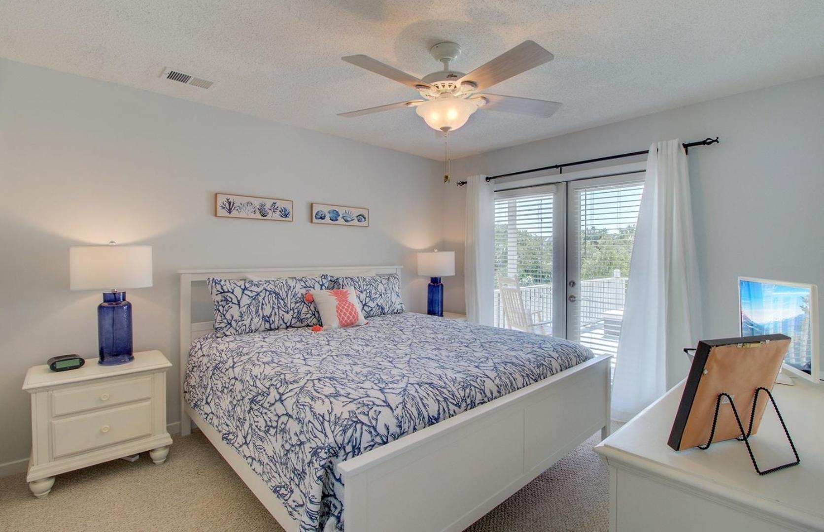 72 Pelican Bay AvantStay Community Pool Decks