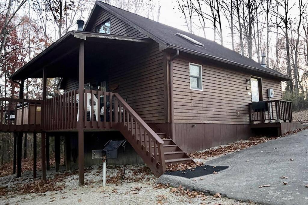Deluxe Cabin #11 with Hot Tub on Patoka Lake in Southern Indiana