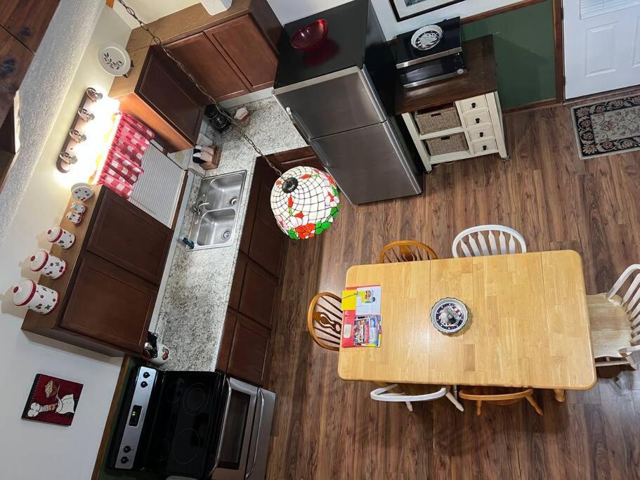 Deluxe Cabin #11 with Hot Tub on Patoka Lake in Southern Indiana
