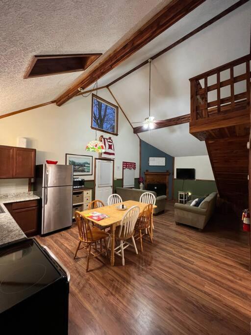 Deluxe Cabin #11 with Hot Tub on Patoka Lake in Southern Indiana