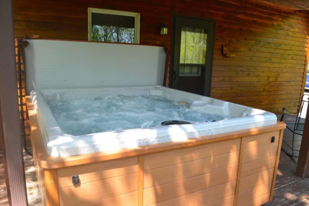 Deluxe Cabin #11 with Hot Tub on Patoka Lake in Southern Indiana