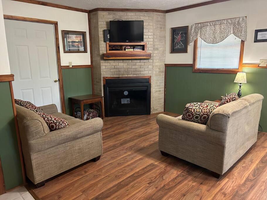 Optimum Cabin #12 with Hot Tub and Jacuzzi on Patoka Lake in Southern Indiana view 4