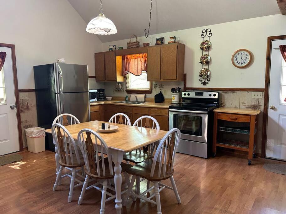 Deluxe Cabin #17 with Jacuzzi on Patoka Lake in Southern Indiana view 2