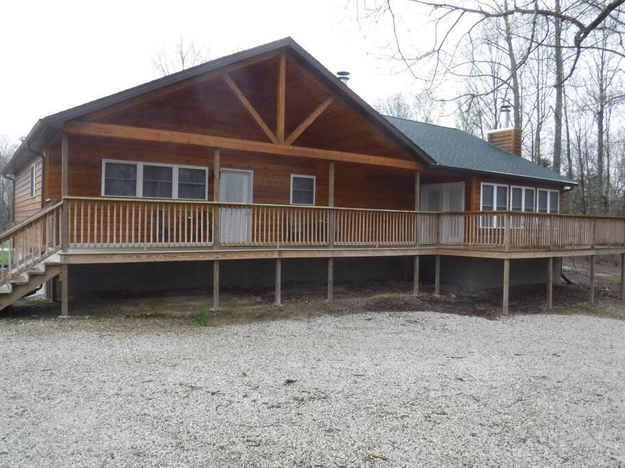 Solarium Deluxe Cabin #19 on Patoka Lake in Southern Indiana view 3