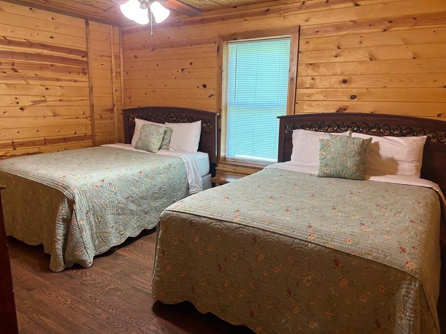 Solarium Deluxe Cabin #19 on Patoka Lake in Southern Indiana view 4