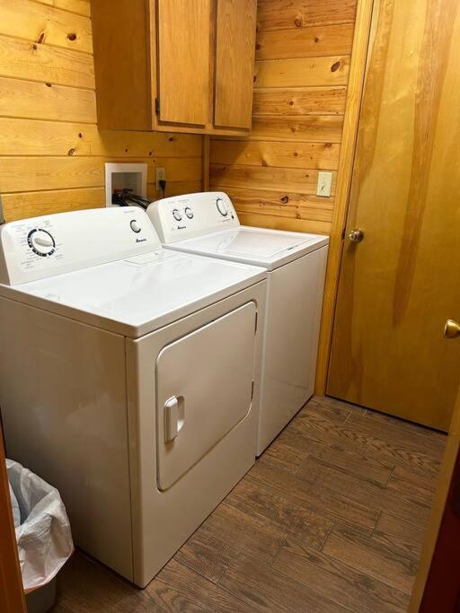 Solarium Deluxe Cabin #19 on Patoka Lake in Southern Indiana view 5