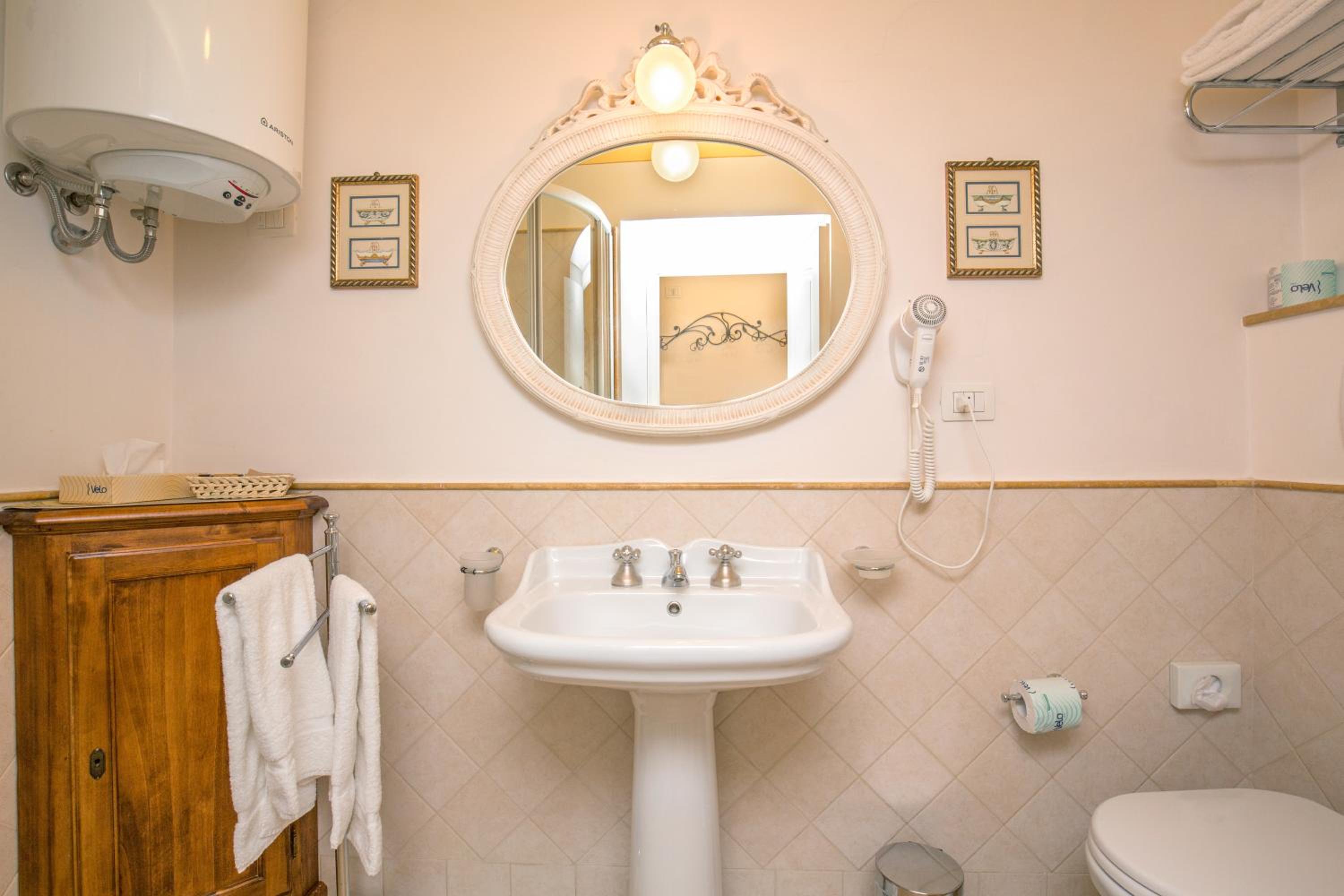 La Casa Del Garbo - Luxury Rooms & Suite