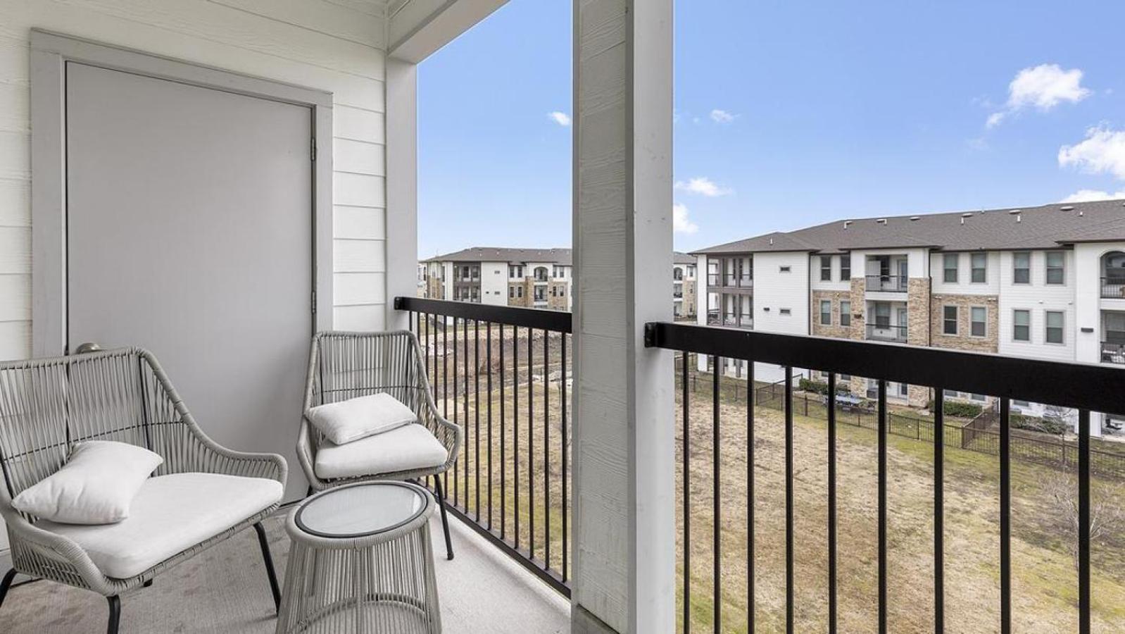 Landing Modern Apartment with Amazing Amenities ID1802X98