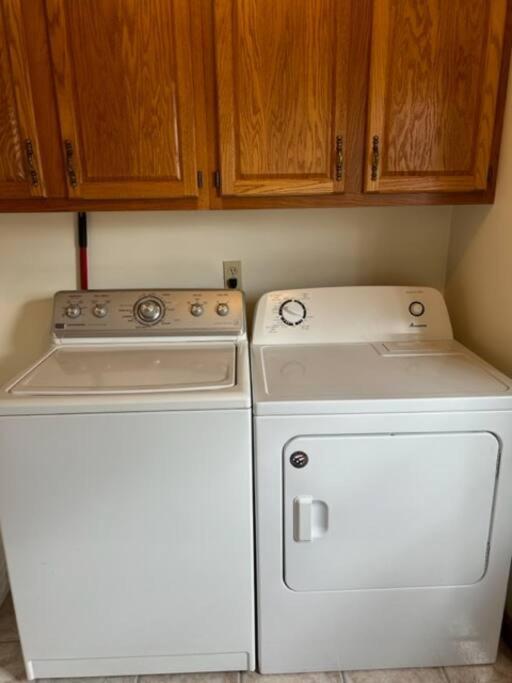 Luxury Cabin #21 With Hot Tub and Jacuzzi on Patoka Lake in Southern Indiana