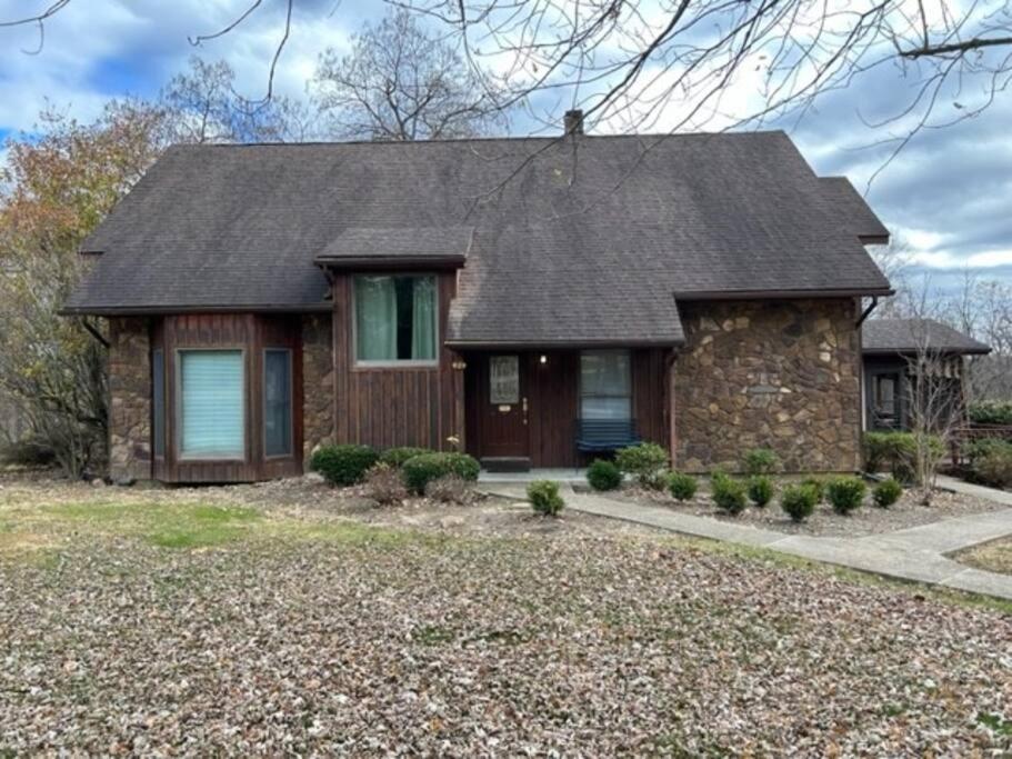 Luxury Cabin #21 With Hot Tub and Jacuzzi on Patoka Lake in Southern Indiana
