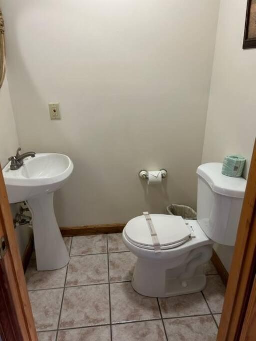 Luxury Cabin #21 With Hot Tub and Jacuzzi on Patoka Lake in Southern Indiana