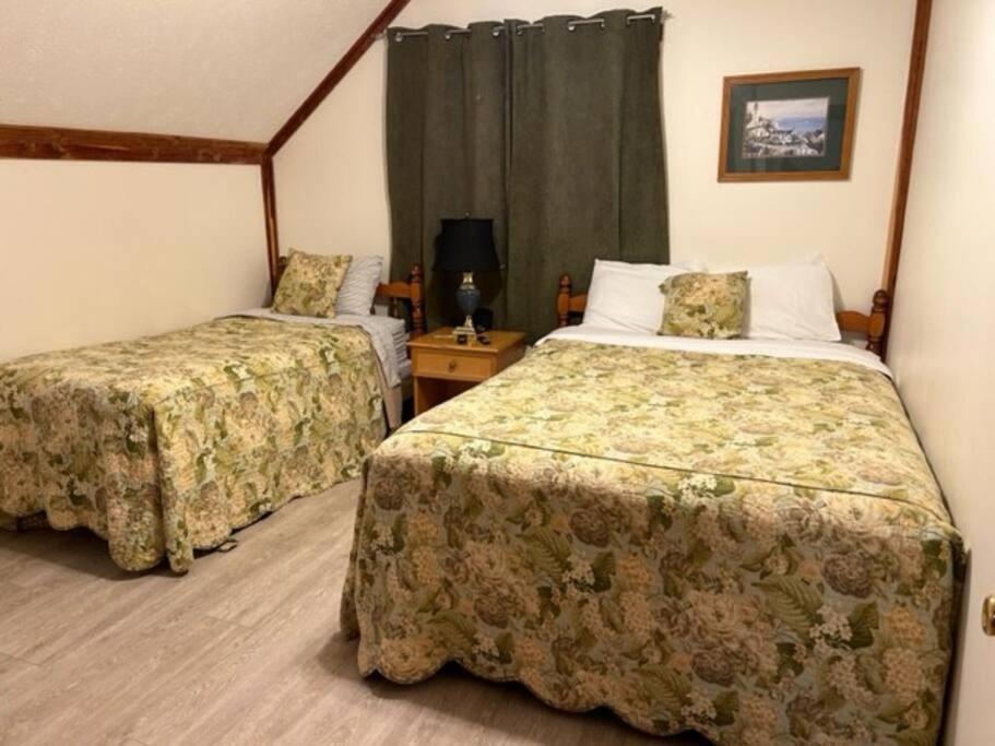 Luxury Cabin #21 With Hot Tub and Jacuzzi on Patoka Lake in Southern Indiana