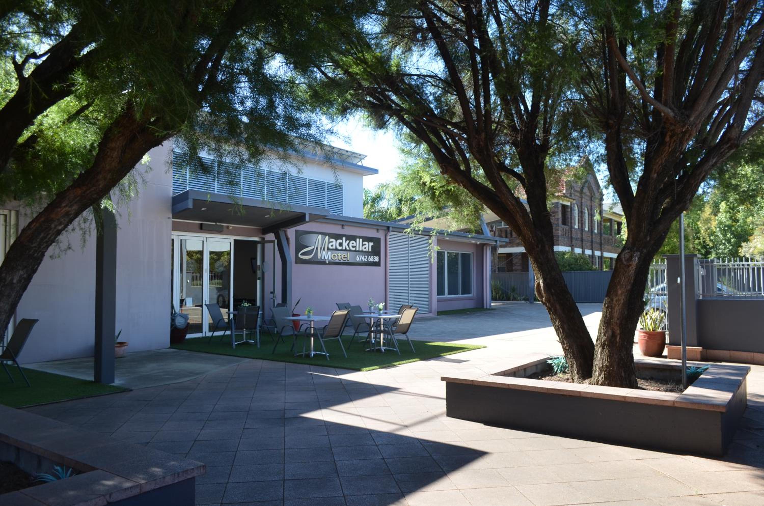 Mackellar Motel
