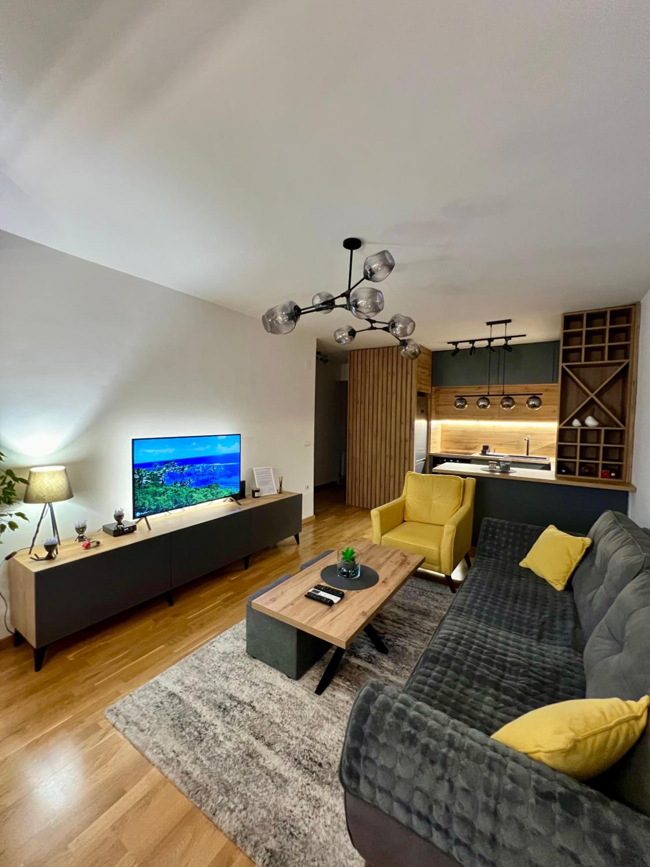 AJ Luxe Residence view 3
