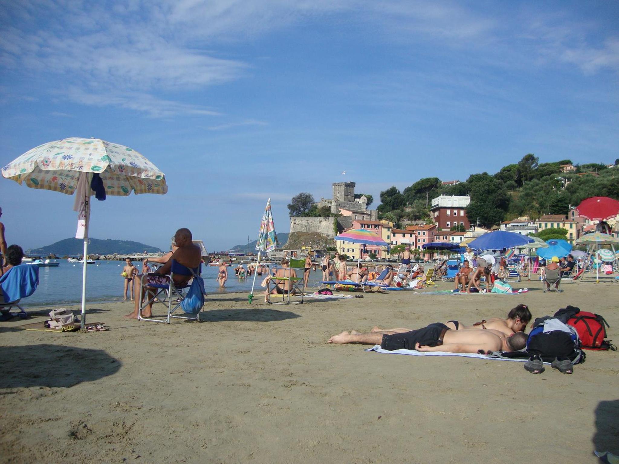 Photo 10