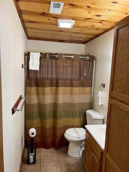 Arcadia Cabin #25 on Patoka Lake in Southern Indiana view 4