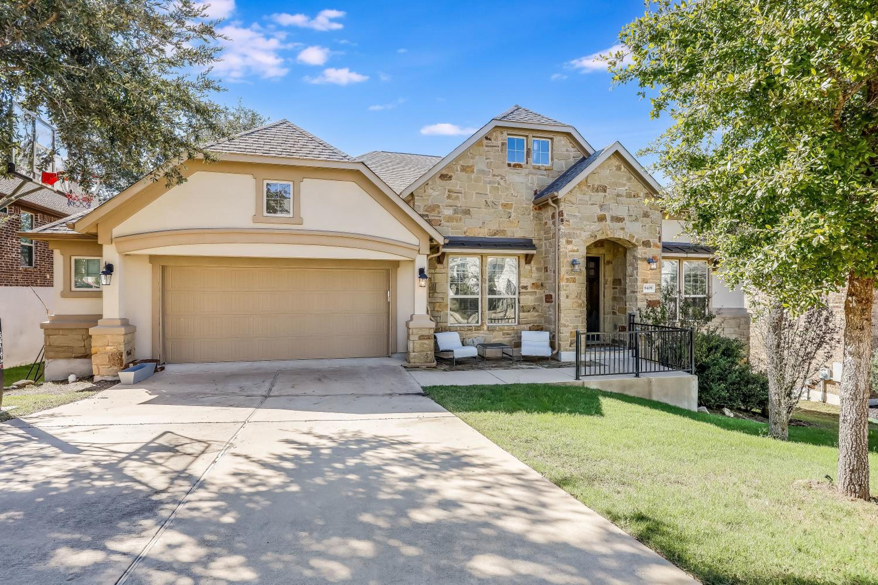 Spacious 5BR convenient to Zilker-ACL and Circuit of Americas-F1 view 3
