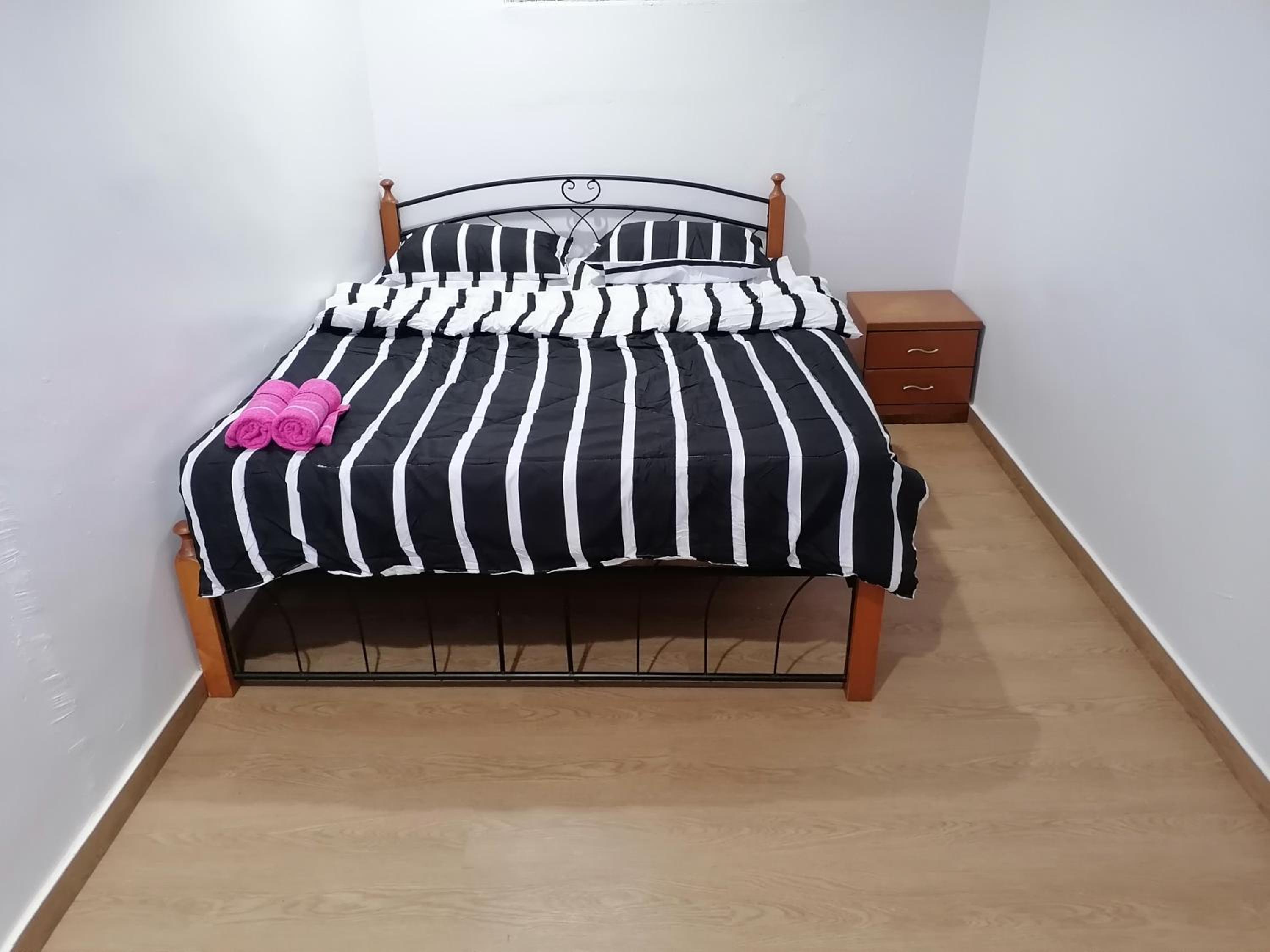 Muar 6 Bedrooms Semi-D With Security Guard Homestay 15-20pax photo 2