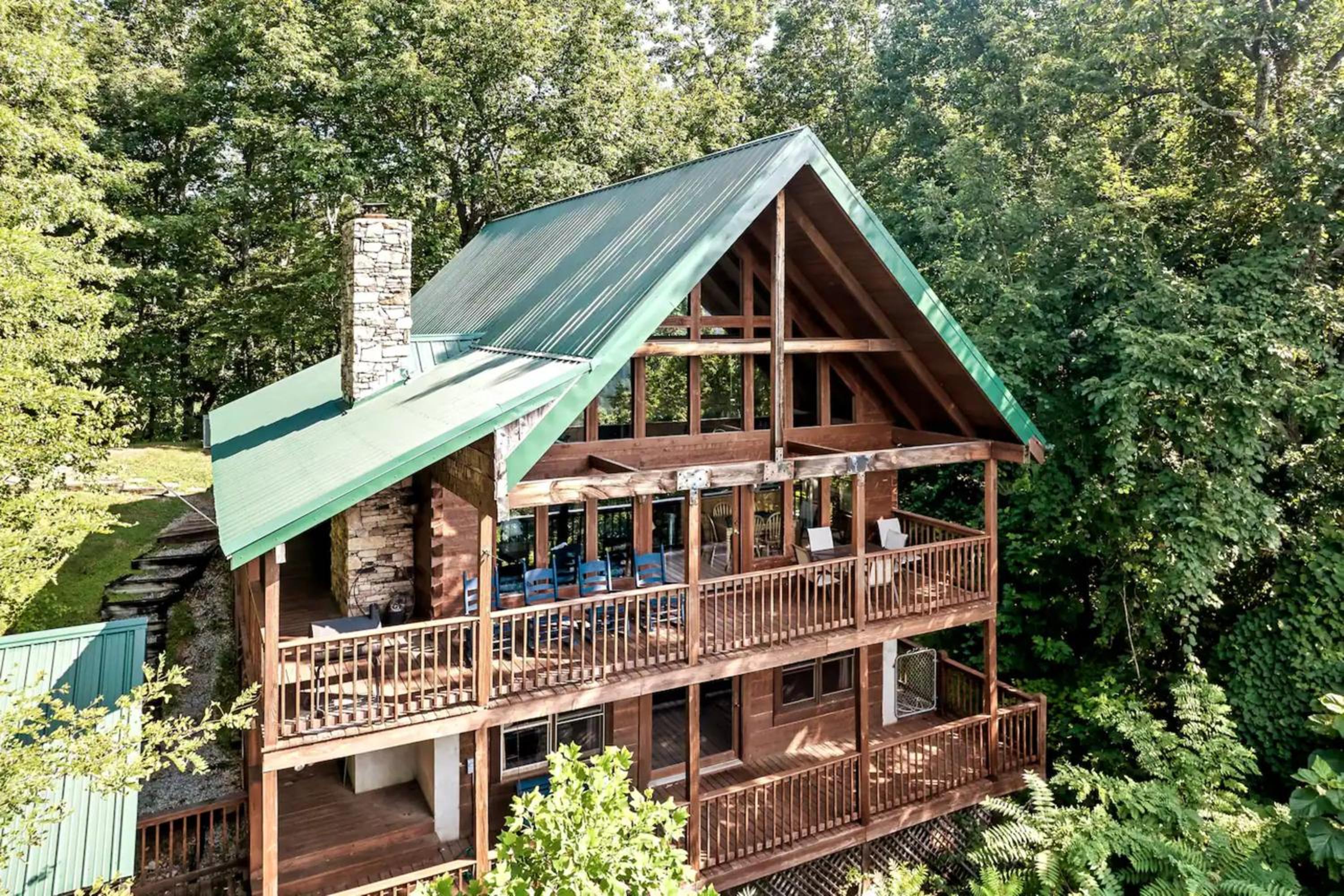 Mountain View Cabin with Hot Tub, Fire Pit & Deck view 4