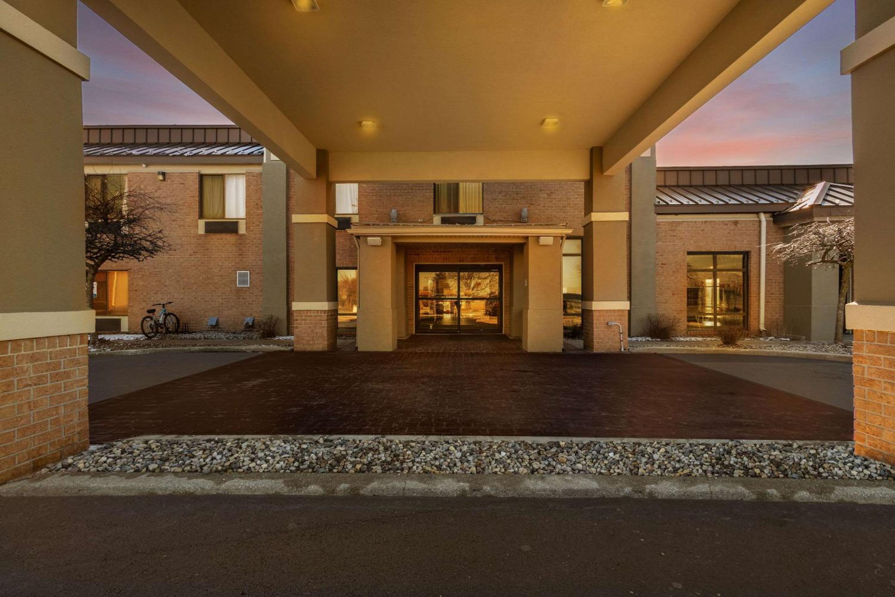 Comfort Inn Huntington Near University view 4
