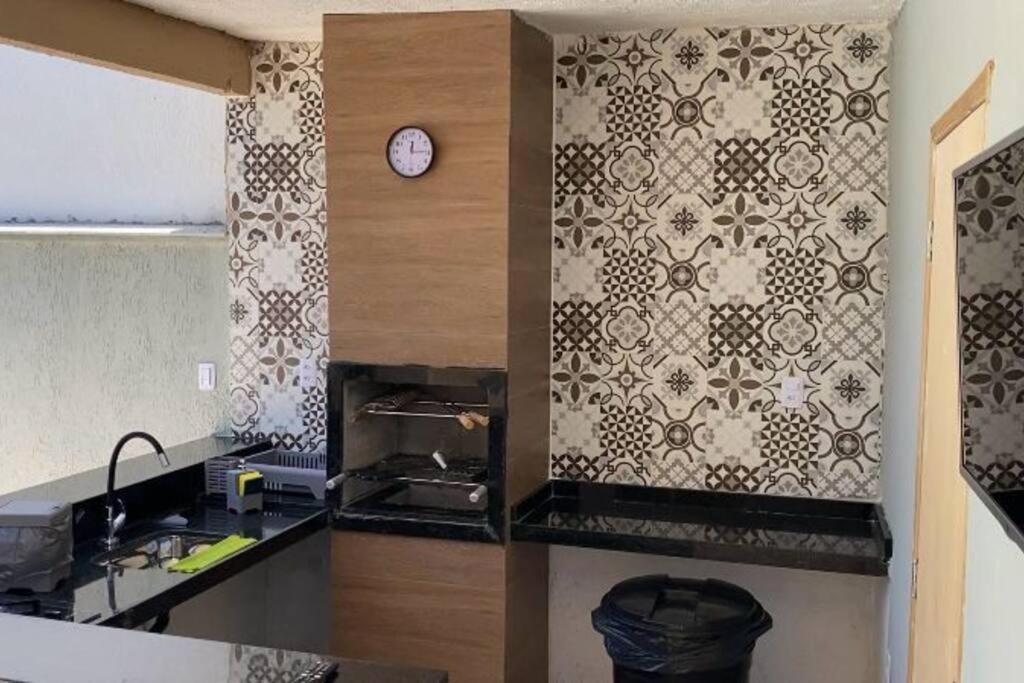 Casa com piscina, grande e espaçosa no Condomínio dos Pássaros