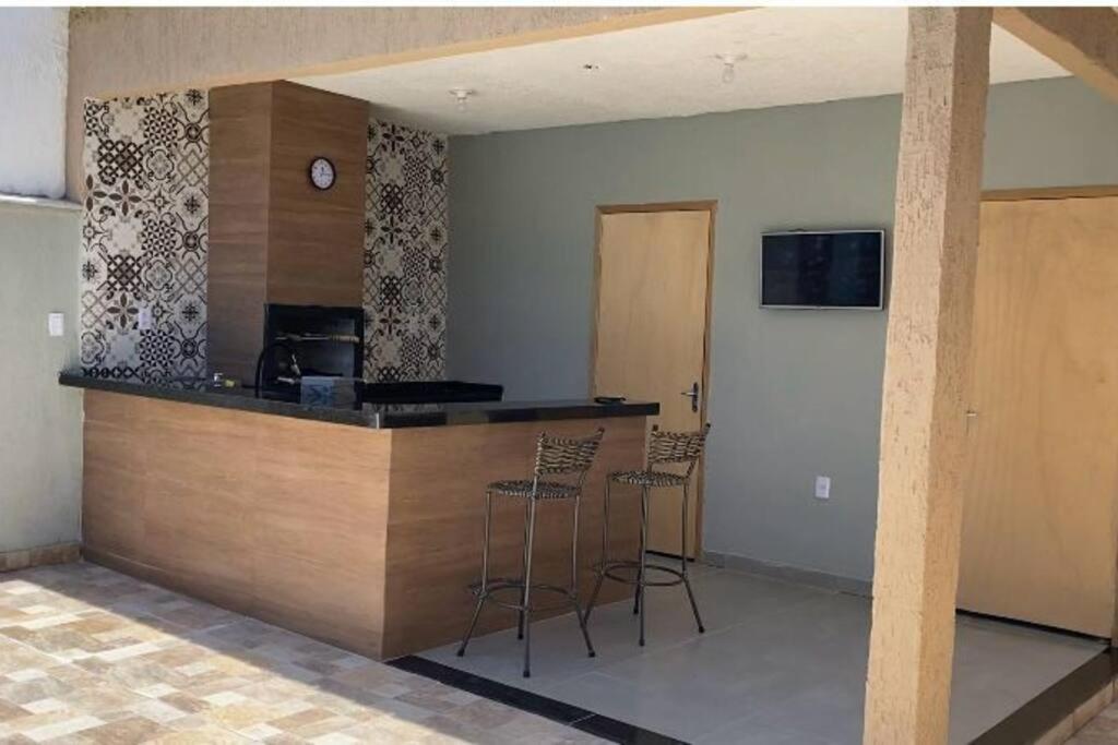 Casa com piscina, grande e espaçosa no Condomínio dos Pássaros