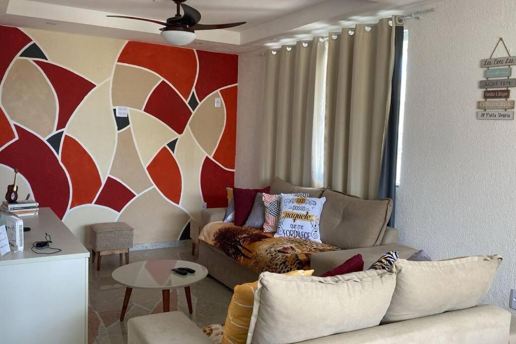 Casa com piscina, grande e espaçosa no Condomínio dos Pássaros