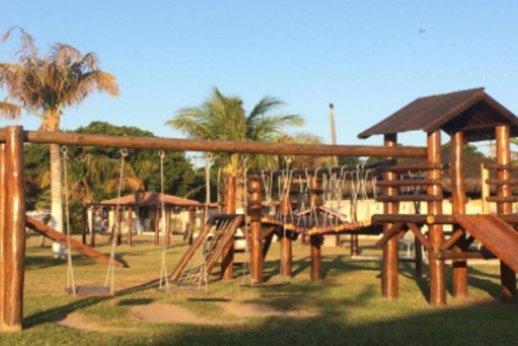 Casa com piscina, grande e espaçosa no Condomínio dos Pássaros