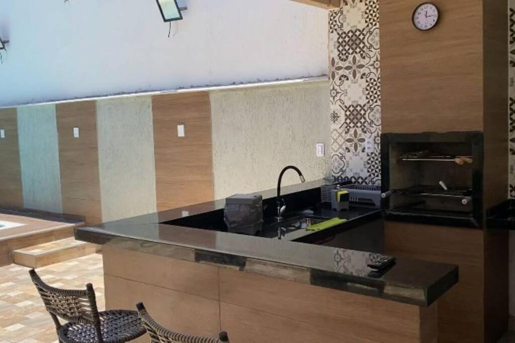 Casa com piscina, grande e espaçosa no Condomínio dos Pássaros