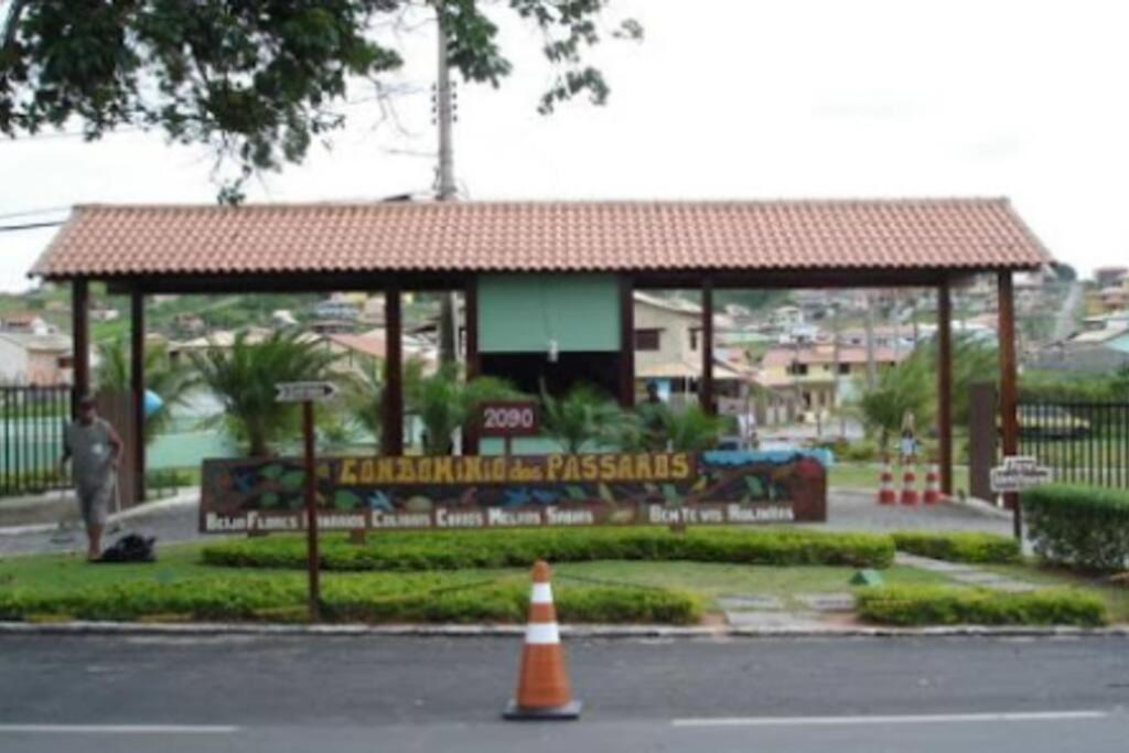 Casa com piscina, grande e espaçosa no Condomínio dos Pássaros