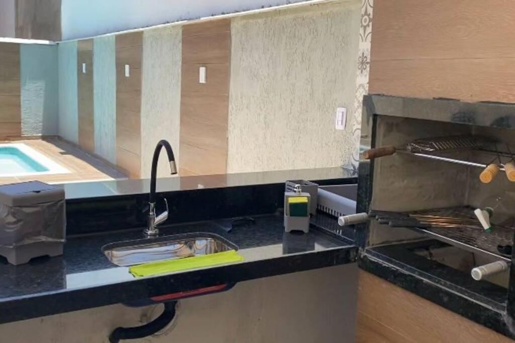 Casa com piscina, grande e espaçosa no Condomínio dos Pássaros