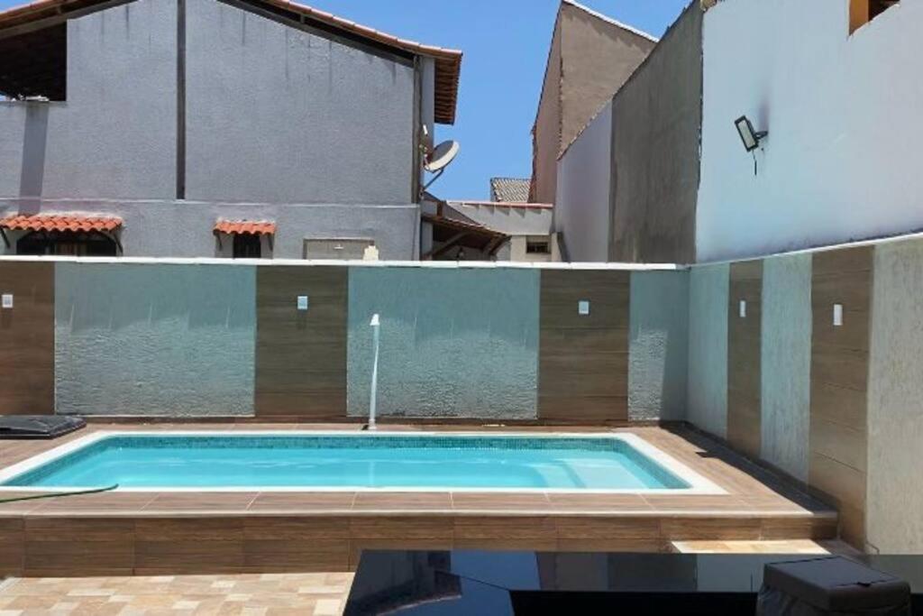 Casa com piscina, grande e espaçosa no Condomínio dos Pássaros