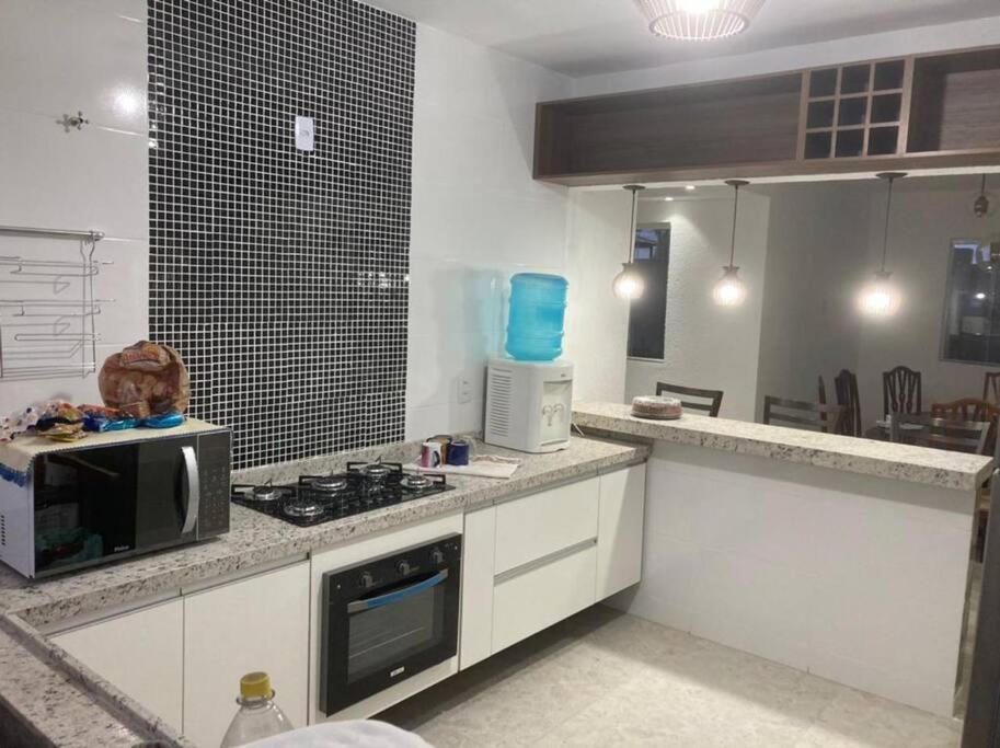Casa com piscina, grande e espaçosa no Condomínio dos Pássaros