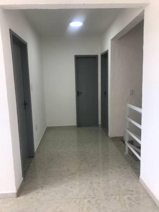Casa com piscina, grande e espaçosa no Condomínio dos Pássaros