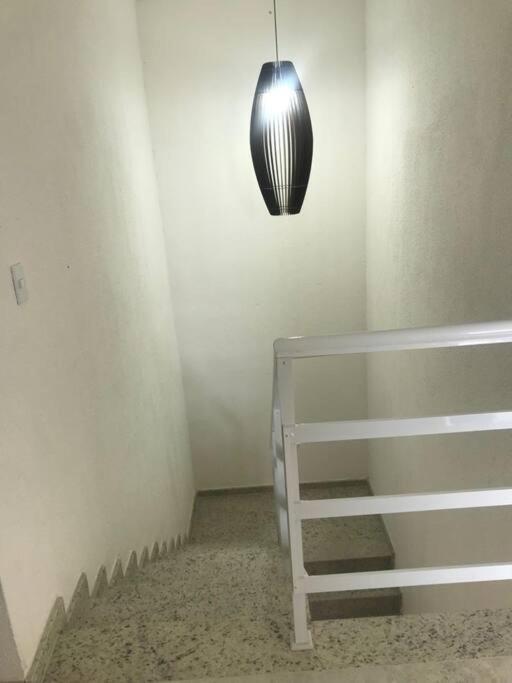 Casa com piscina, grande e espaçosa no Condomínio dos Pássaros