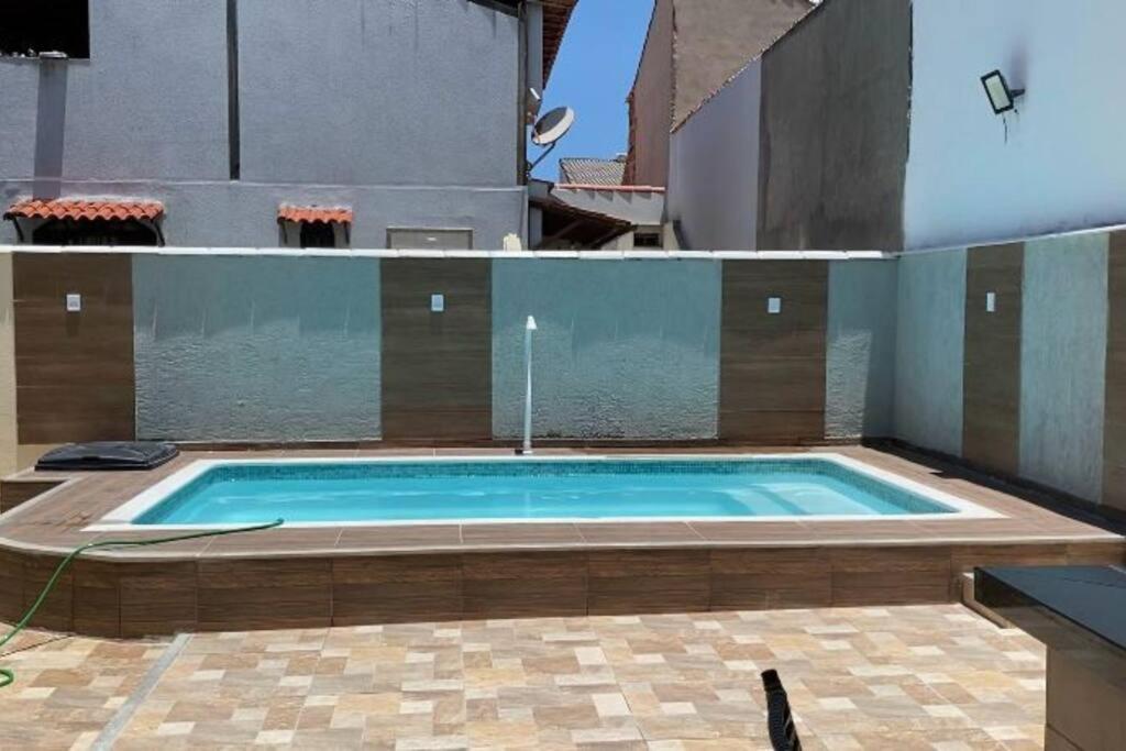 Casa com piscina, grande e espaçosa no Condomínio dos Pássaros