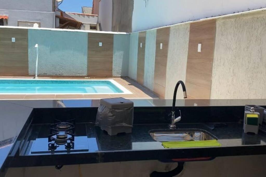 Casa com piscina, grande e espaçosa no Condomínio dos Pássaros