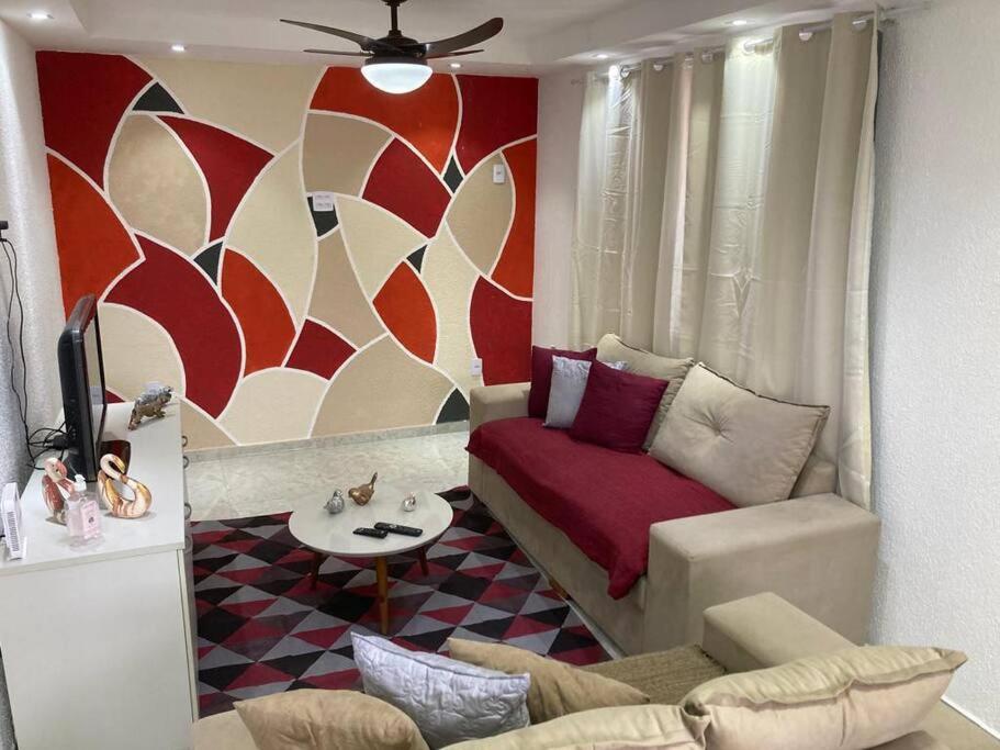 Casa com piscina, grande e espaçosa no Condomínio dos Pássaros