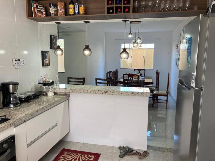 Casa com piscina, grande e espaçosa no Condomínio dos Pássaros