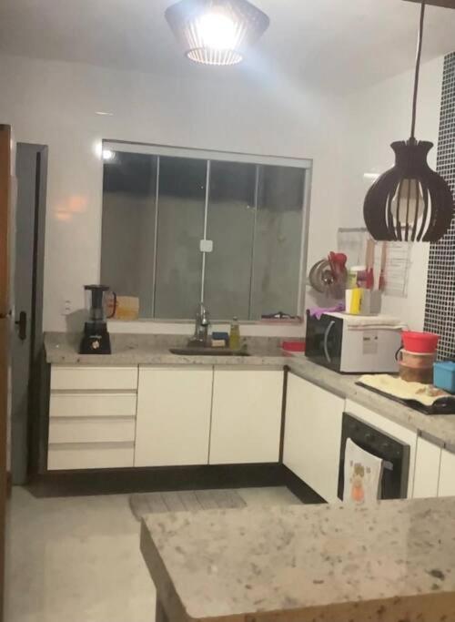 Casa com piscina, grande e espaçosa no Condomínio dos Pássaros