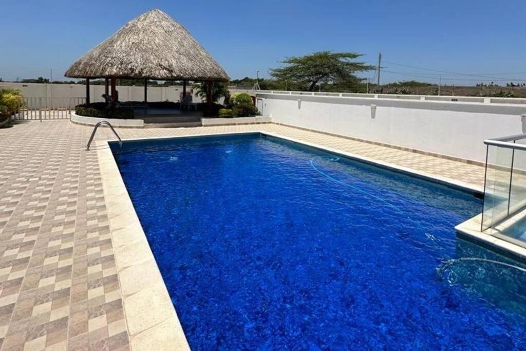 Excepcional apartamento a pasos del mar con piscina