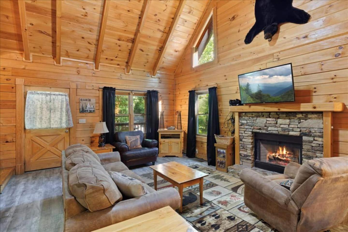 Pigeon Forge Family Cabin with Games & Hot Tub