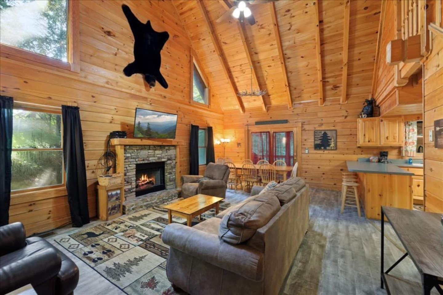 Pigeon Forge Family Cabin with Games & Hot Tub