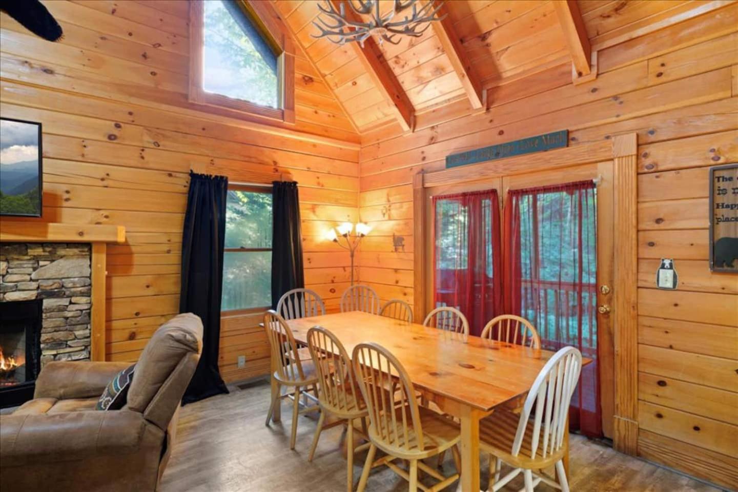 Pigeon Forge Family Cabin with Games & Hot Tub